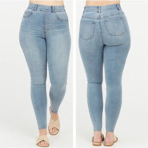 Spanx Skinny Jeans in Light Vintage Wash Size Small